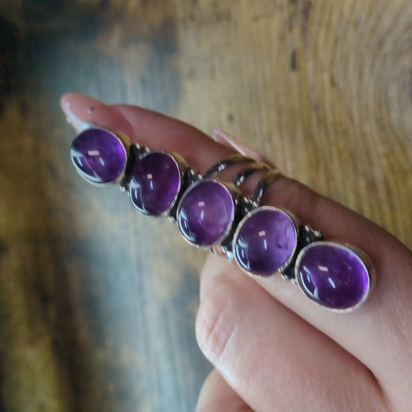 Elegant Purple Stone Silver Ring - Picture 9 of 10